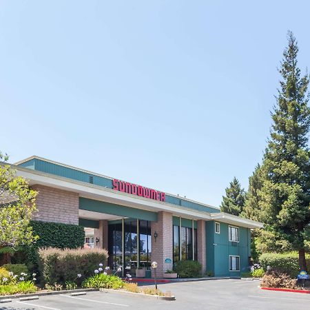 Days Inn & Suites By Wyndham Sunnyvale Eksteriør bilde