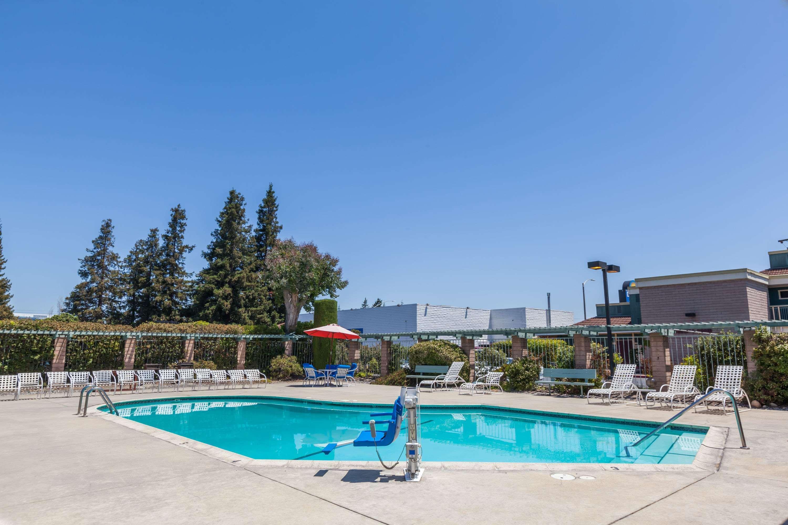 Days Inn & Suites By Wyndham Sunnyvale Eksteriør bilde