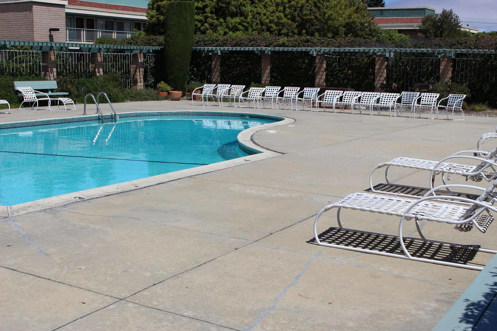 Days Inn & Suites By Wyndham Sunnyvale Eksteriør bilde