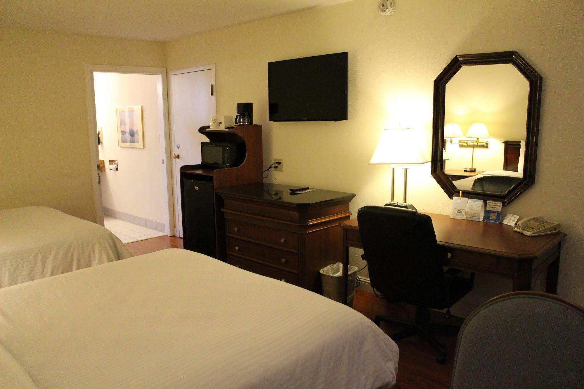 Days Inn & Suites By Wyndham Sunnyvale Eksteriør bilde